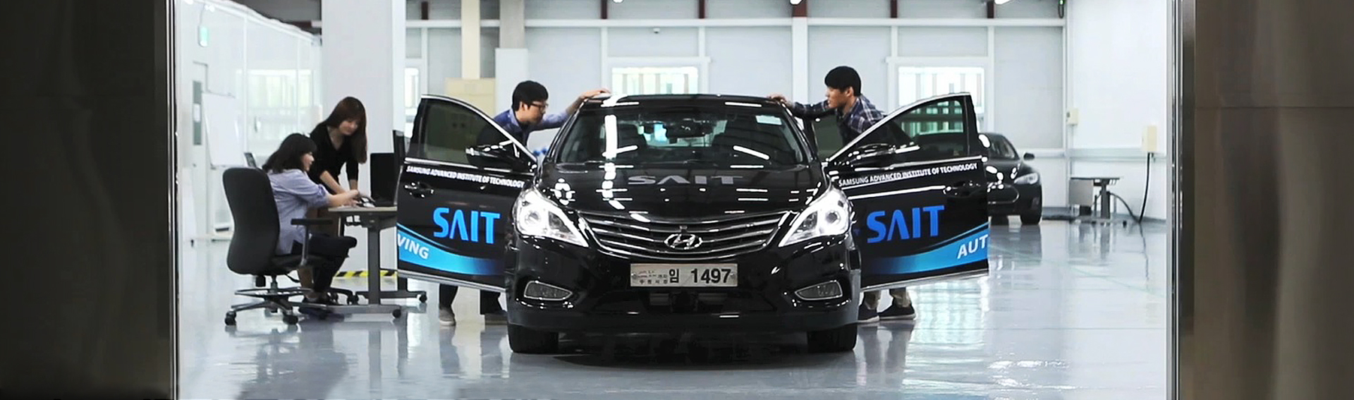 Samsung Advanced Institute of Technology Car-connected technology demonstration screen image